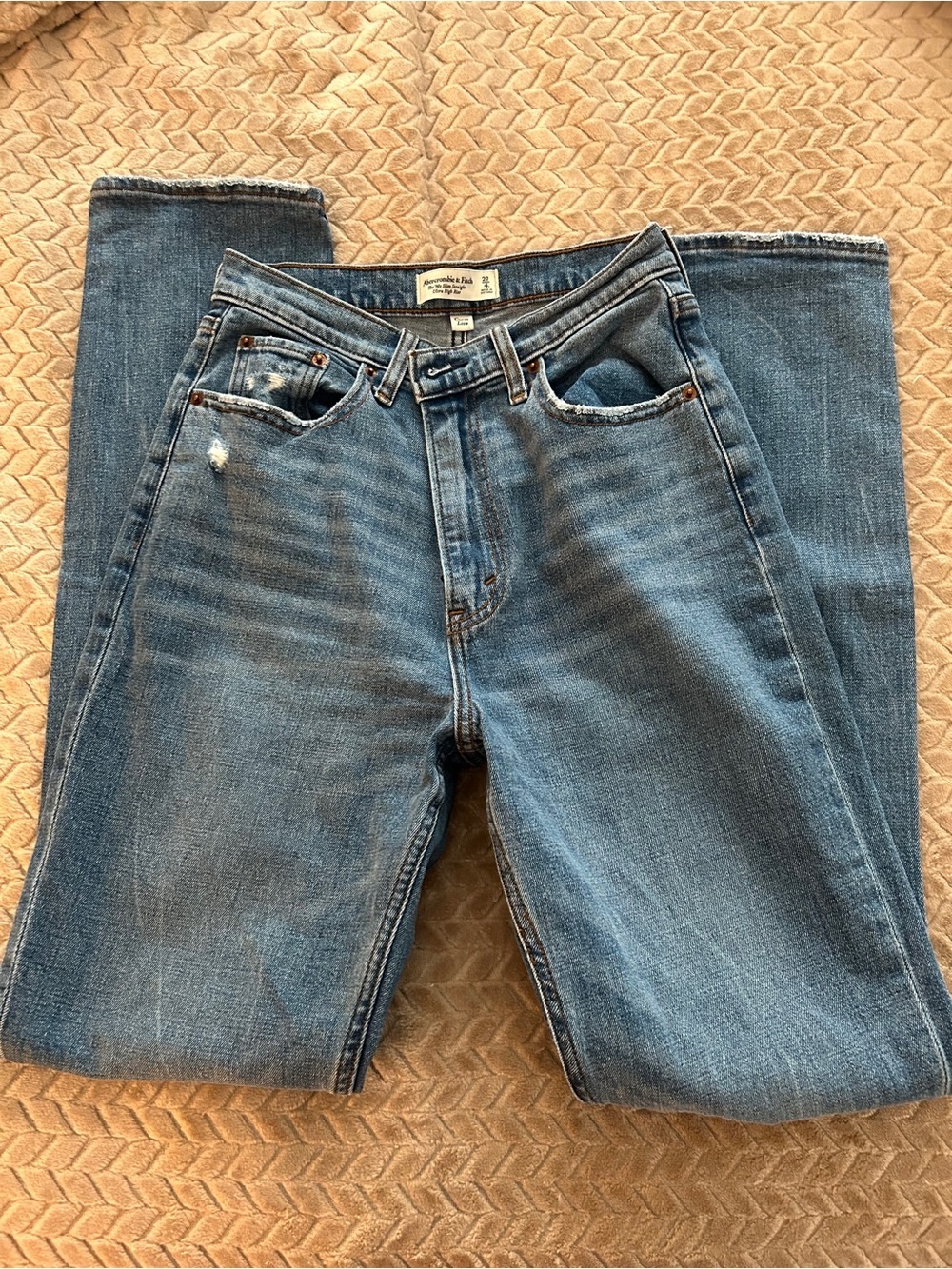 Abercrombie & Fitch High-Rise Straight Leg Denim Jeans. Size 4 LONG - Picture 3 of 6